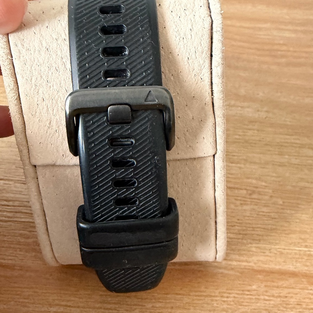 GARMIN Approach S42 GPS Golf Watch. Pre-Owned. Dust Plug. Great Condition. - Picture 9 of 12